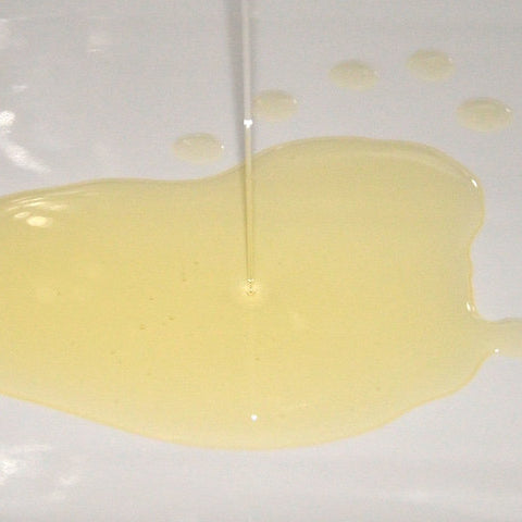 Süßes Mandelöl – kaltgepresst & hautberuhigend