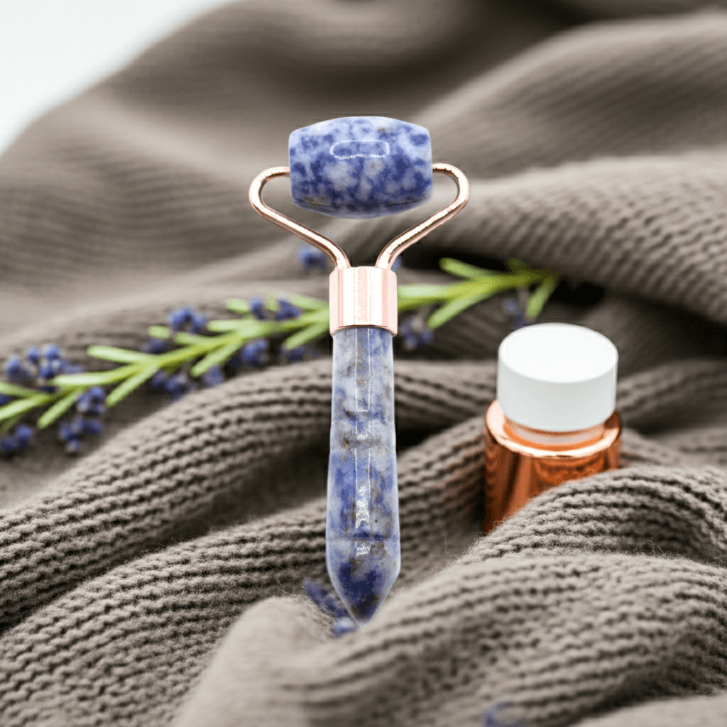 Edelstein Mini Roller – Sodalith  - Klärende Gesichtsmassage & Selfcare Tool