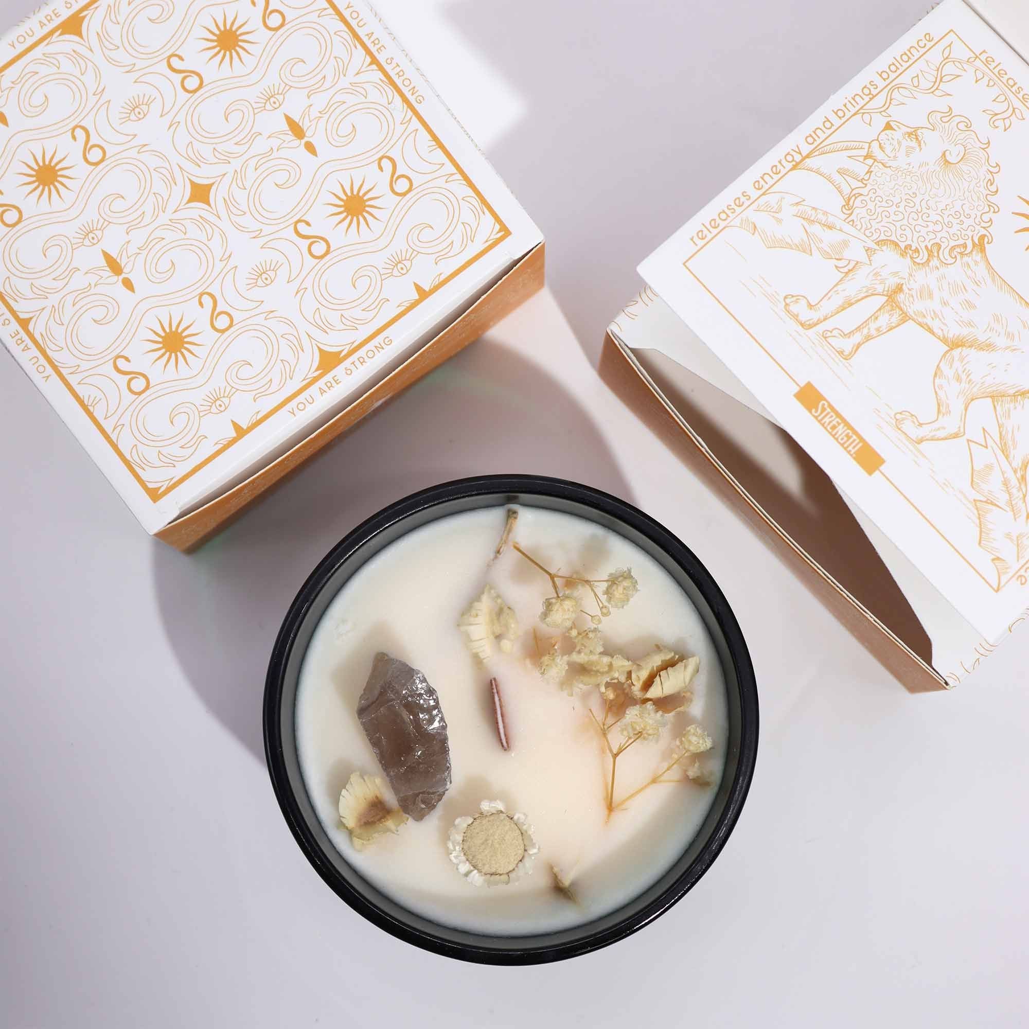 Hop Hare Kristall Magische Blume Kerze – Der Löwe | Jasmin & Bergkristall - 330 g