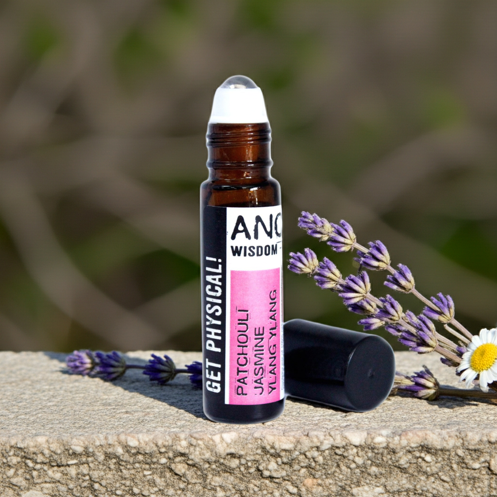 Aromatherapie Roll-On mit Blüten auf einem Stein – Wellness & Selfcare