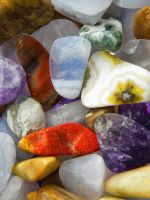 Edelsteinstab | FIVE ELEMENTS - Balance & Wandel im Alltag (Amethyst – Chalcedon – Versteinertes Holz – Rosenquarz – Ozean Jaspis)