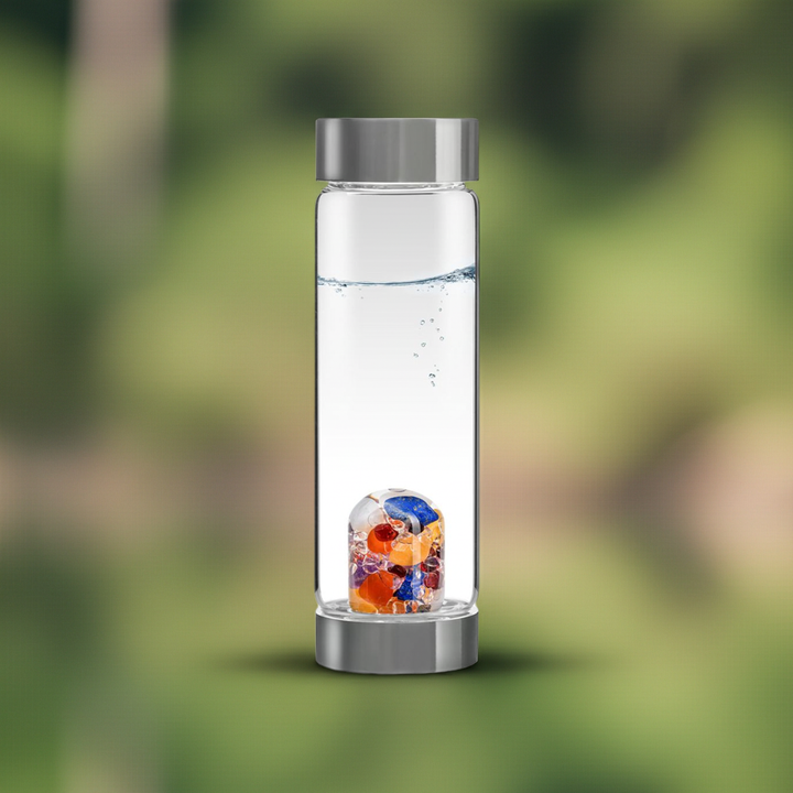 Trinkflasche ViA | AYURVEDA – Milchopal · Amethyst · Bergkristall · Lapislazuli · Granat · Karneol · Orangencalcit (500 ml)
